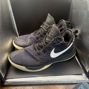 Nike Men's LeBron Witness basketball shoes size 10